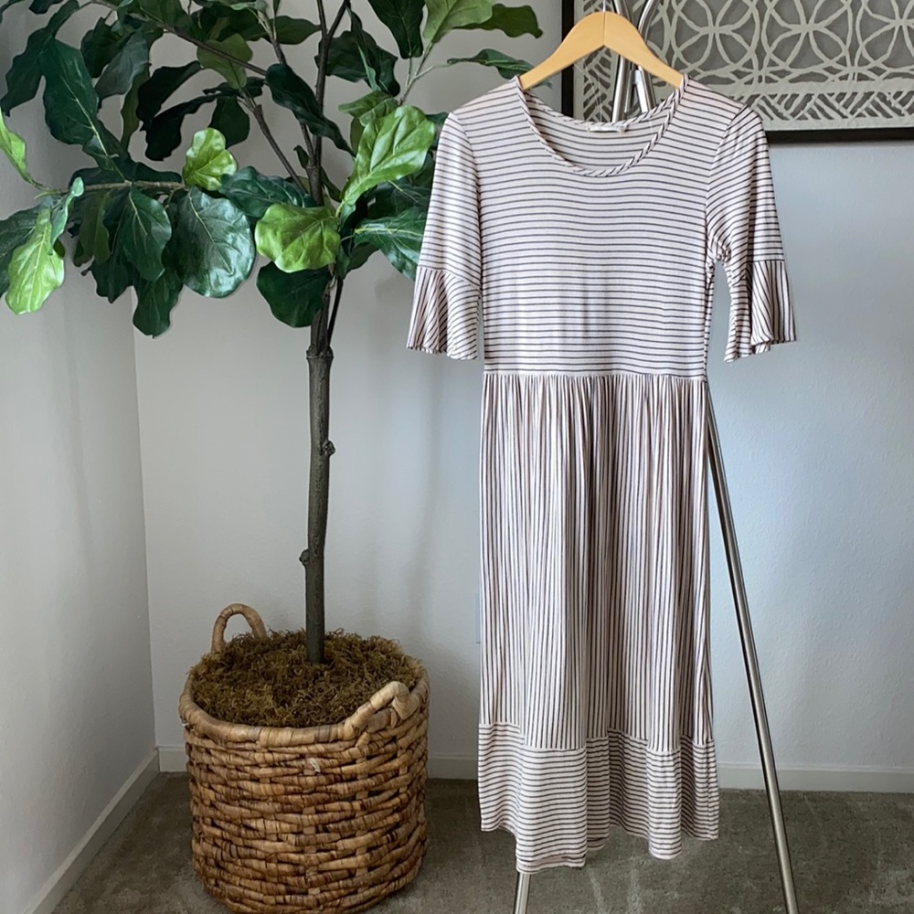 Forever Rose Couture | Short Sleeve Stripped Dress